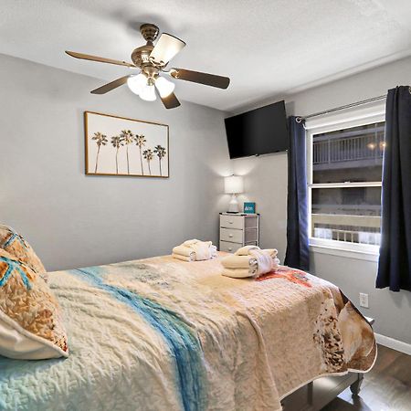 The Breakers #220 Beach Condo, Beautiful Ocean View At Coligny Beach, 4 N Forest Beach Drive Hilton Head, Walk To All Shops Restaurants, Renovated Jan 2024, Vacation Rental Hhi Llc Hilton Head Island Exterior foto